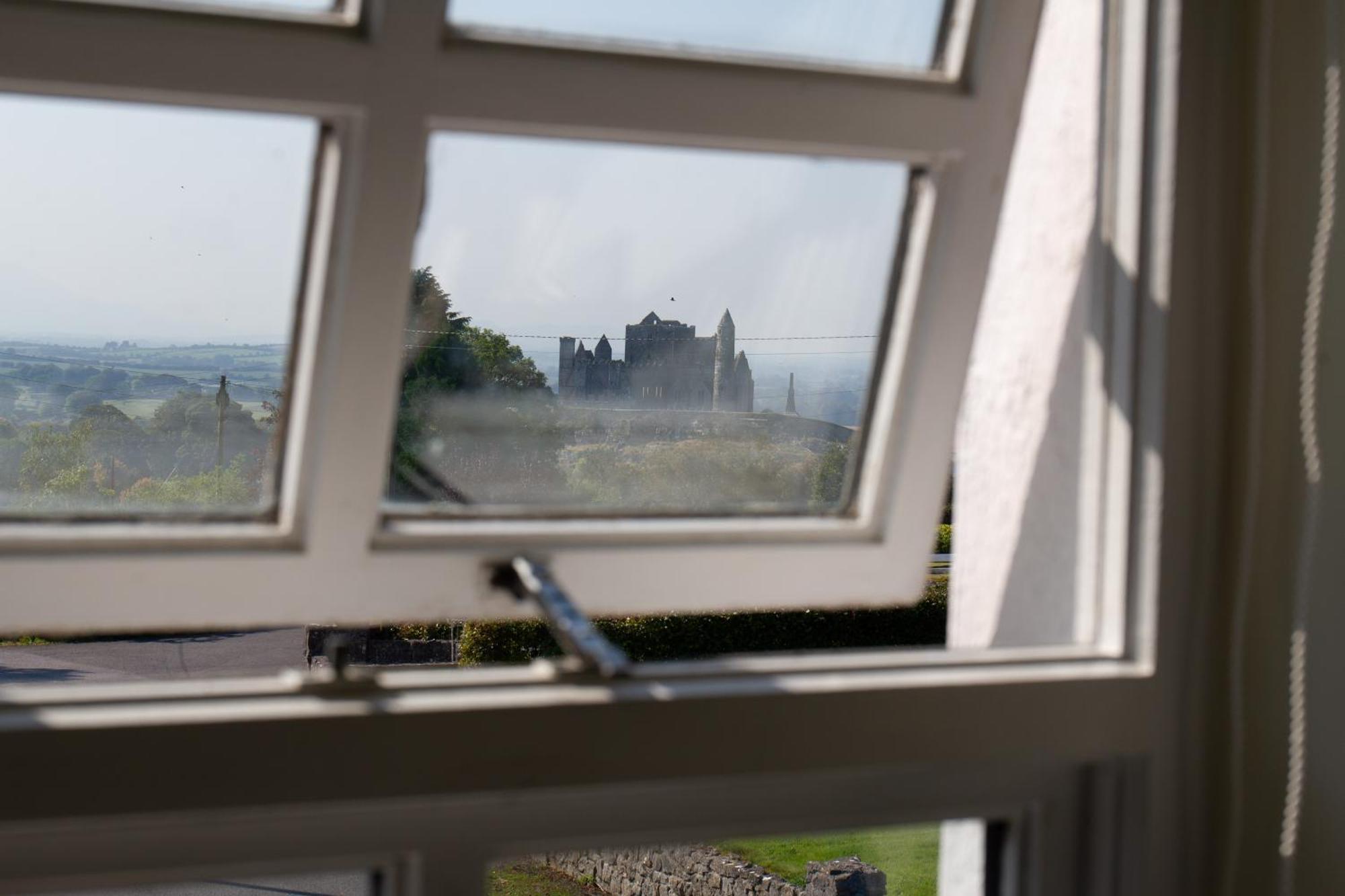 Hill House Lodge Sleeps 6 Overlooking The Rock Of Cashel Cashel  Eksteriør billede